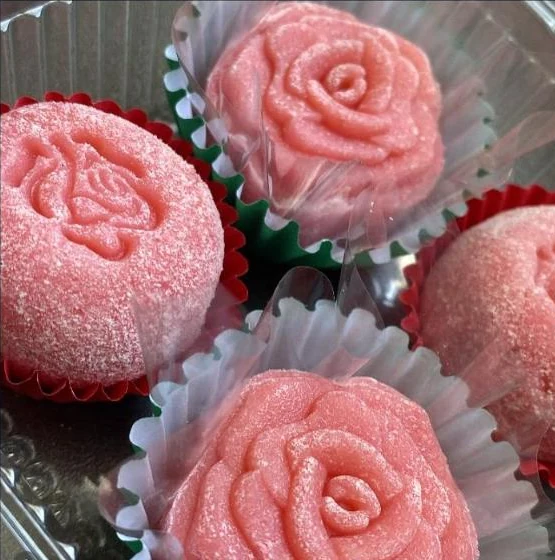 Rosas de açúcar em forminhas